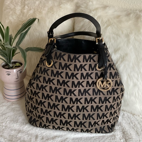 Michael Kors Handbags - Michael Kors Signature Jet Set Monogrammed Tote Bag EUC